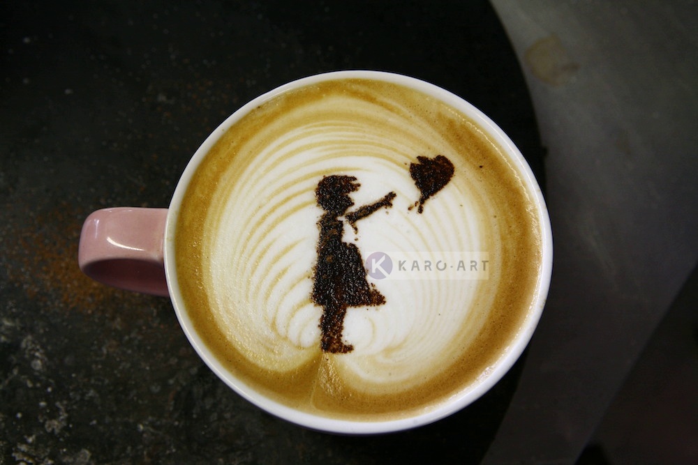 Schilderij - Banksy, meisje met ballon, Hoop, Latte Art , Beige Bruin , 3 maten , Wanddecoratie 1 Schilderij - Banksy, meisje met ballon, Hoop, Latte Art , Beige Bruin , 3 maten , Wanddecoratie