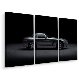 Schilderij - Sportwagen met donkere achtergrond, 3 luik, premium print