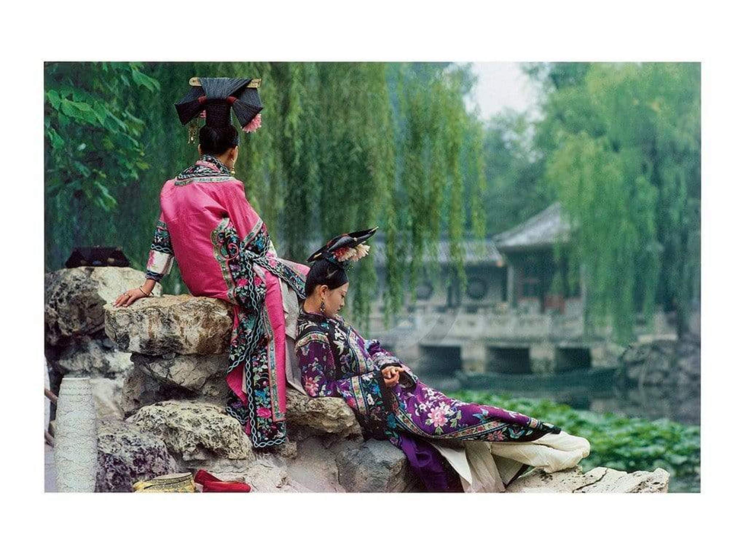 Kunstdruk Basil Pao - Garden of Fragrant Light 80x60cm 1 Kunstdruk Basil Pao - Garden of Fragrant Light 80x60cm